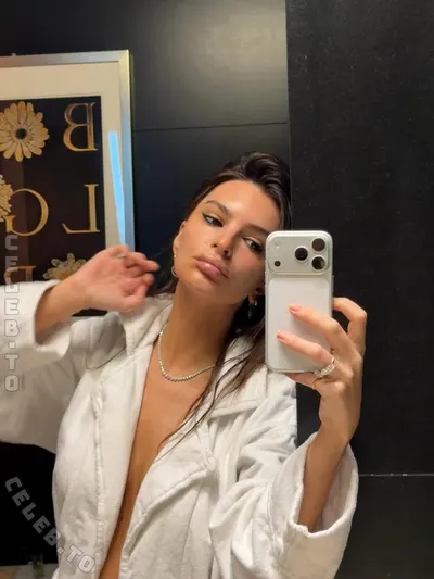 Emily Ratajkowski butts