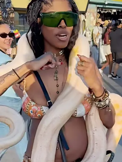 Diamond White hands