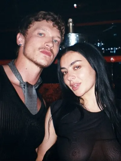 Charli XCX hands