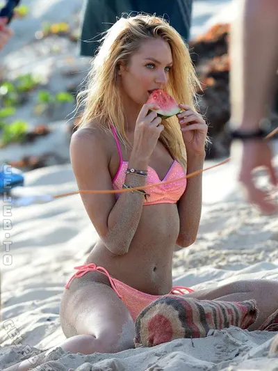 Candice Swanepoel hands