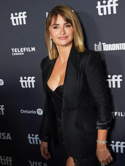 Penelope Cruz hands
