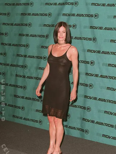 Courteney Cox hands