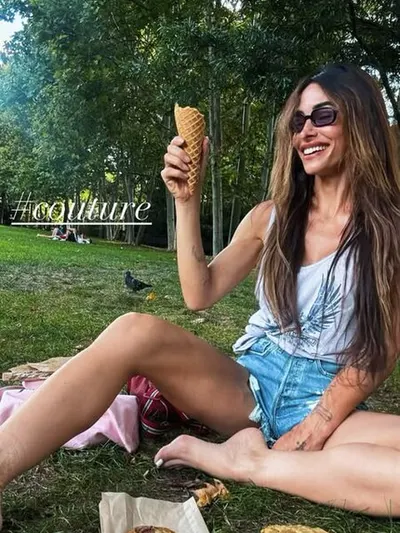 Sarah Shahi hands