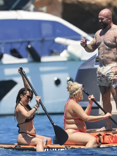 Bebe Rexha hands