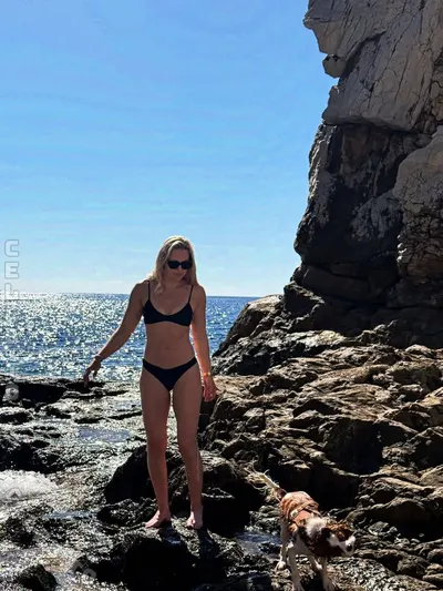 Lindsey Vonn hands