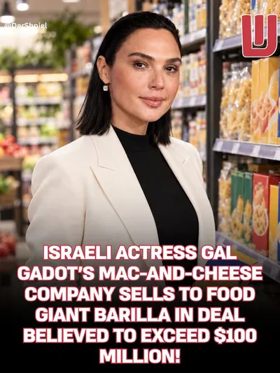 Gal Gadot hands