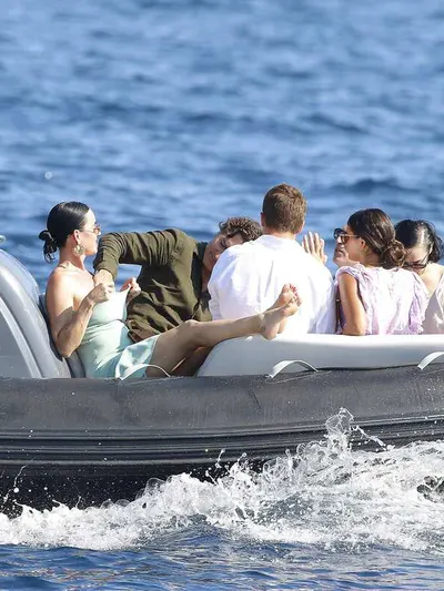 Katy Perry hands