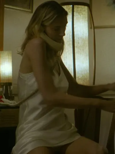 Elizabeth Debicki legs