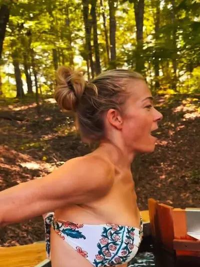 LeAnn Rimes hands