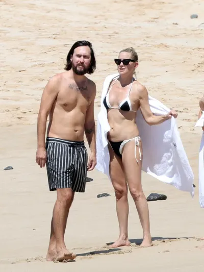 Kate Hudson hands
