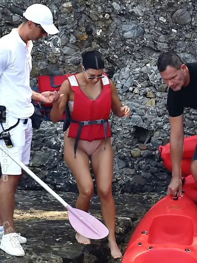 Kourtney Kardashian nude leaked photos