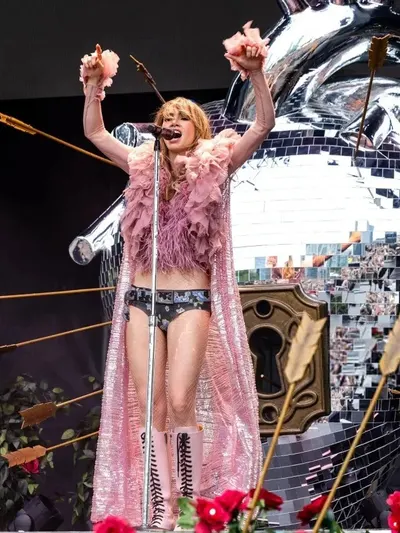 Suki Waterhouse nude leaked photos