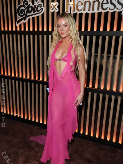 Zara Larsson legs