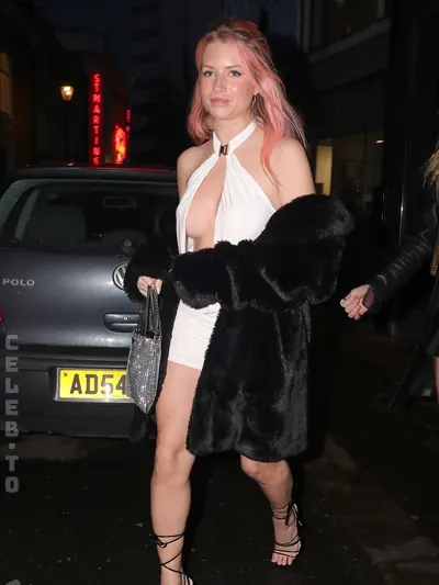 Lottie Moss legs