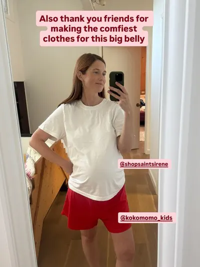 Bonnie Wright legs