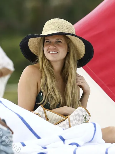 Chanel west coast nude