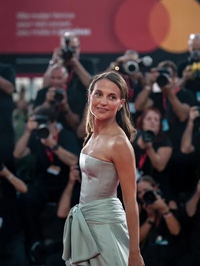 Alicia vikander tits